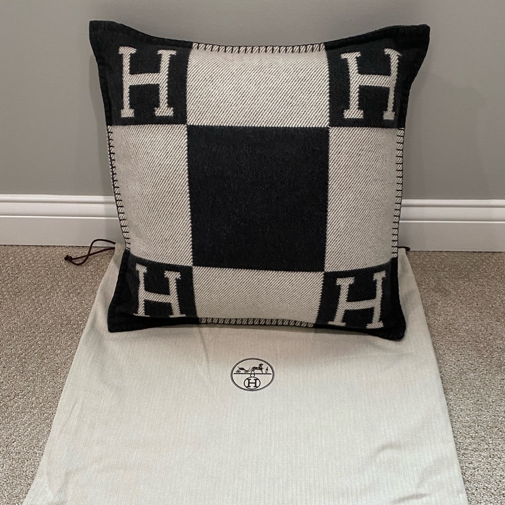 !!!SOLD!!!  Hermes AVALON PM 90% Merino 10% Cashmere cushion